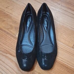 Trotters Black Shiny Wedges